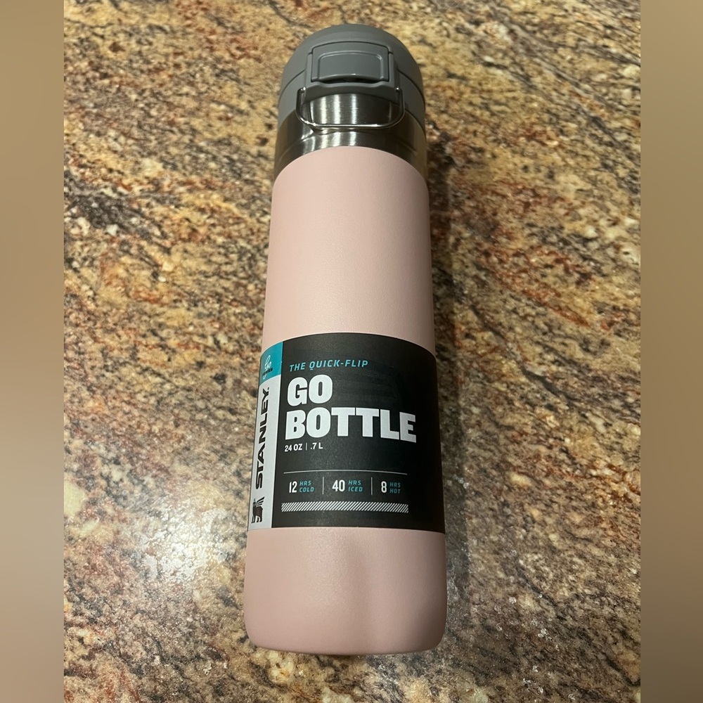 NWT Stanley The Quick-Flip Go Water Bottle 24 oz.